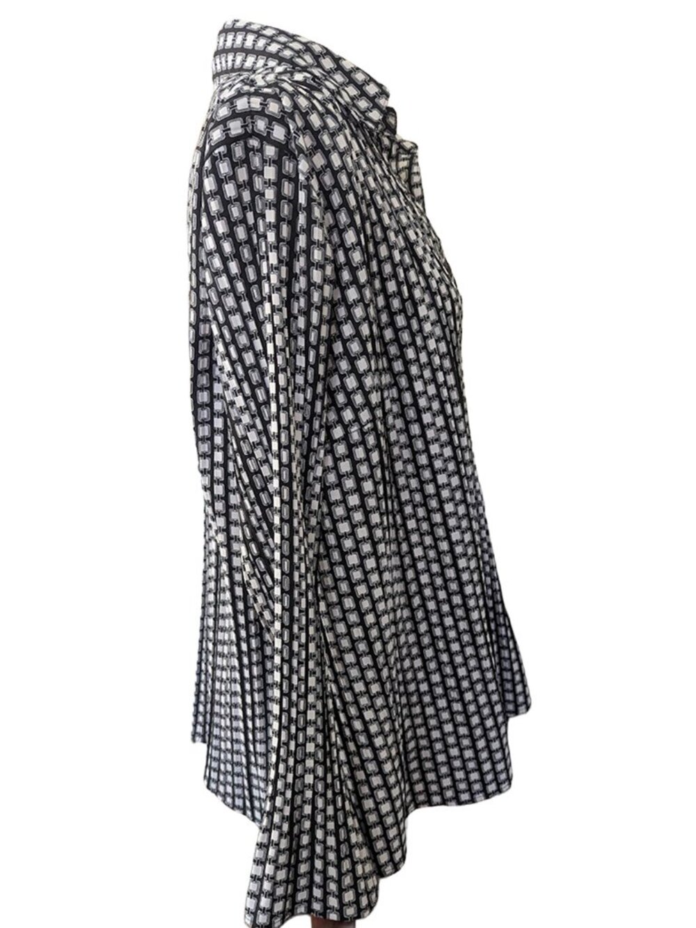 East 5th Black and White Geometric Pleated Button Down Blouse - Picture 8 of 12